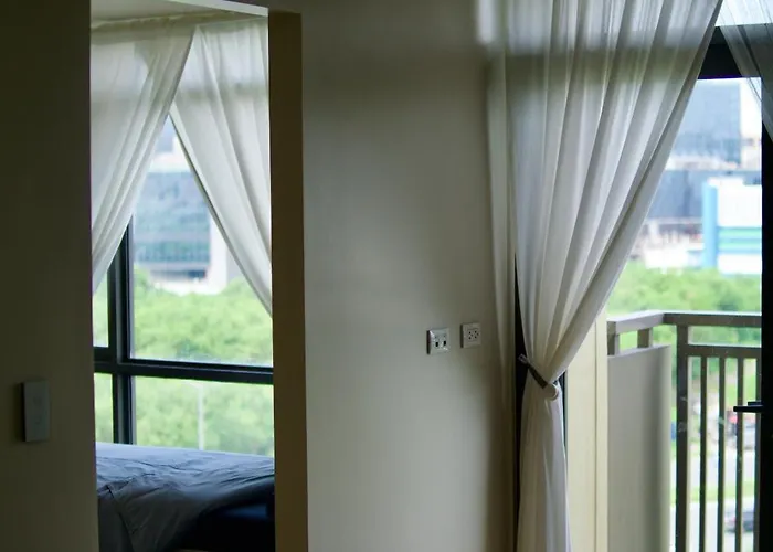 Bright & Cozy Near Okada 2 Mins Walk Apartment